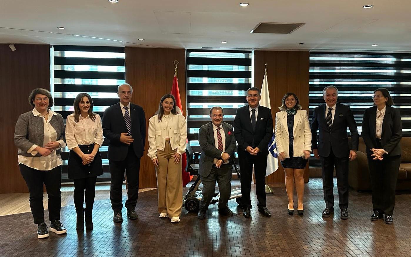 Dışyönder Yönetim Kurulu Üyelerimiz, Tüsiad Başkanı Sn. Orhan Turan’a ziyarette bulundu.